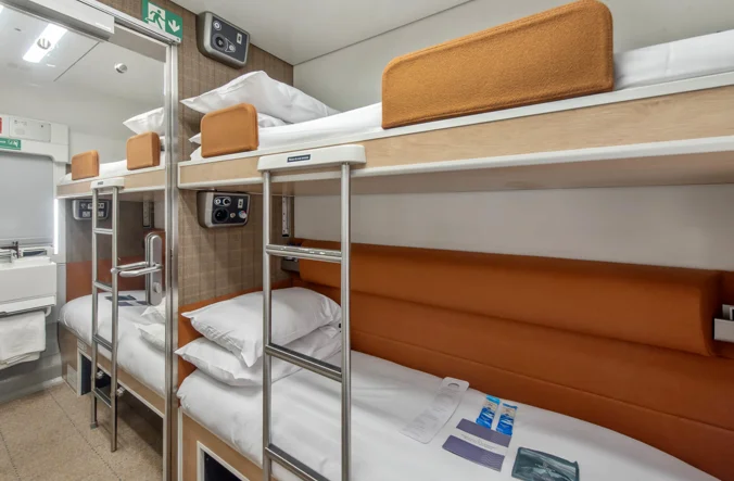 Club En-suite room reverse angle