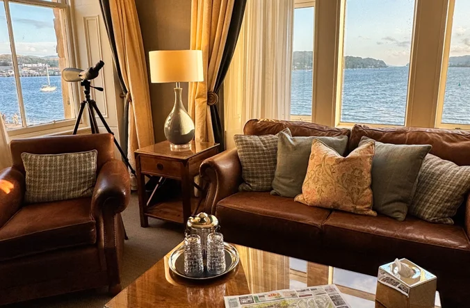 Dual aspect hotel room overlooking Oban harbour