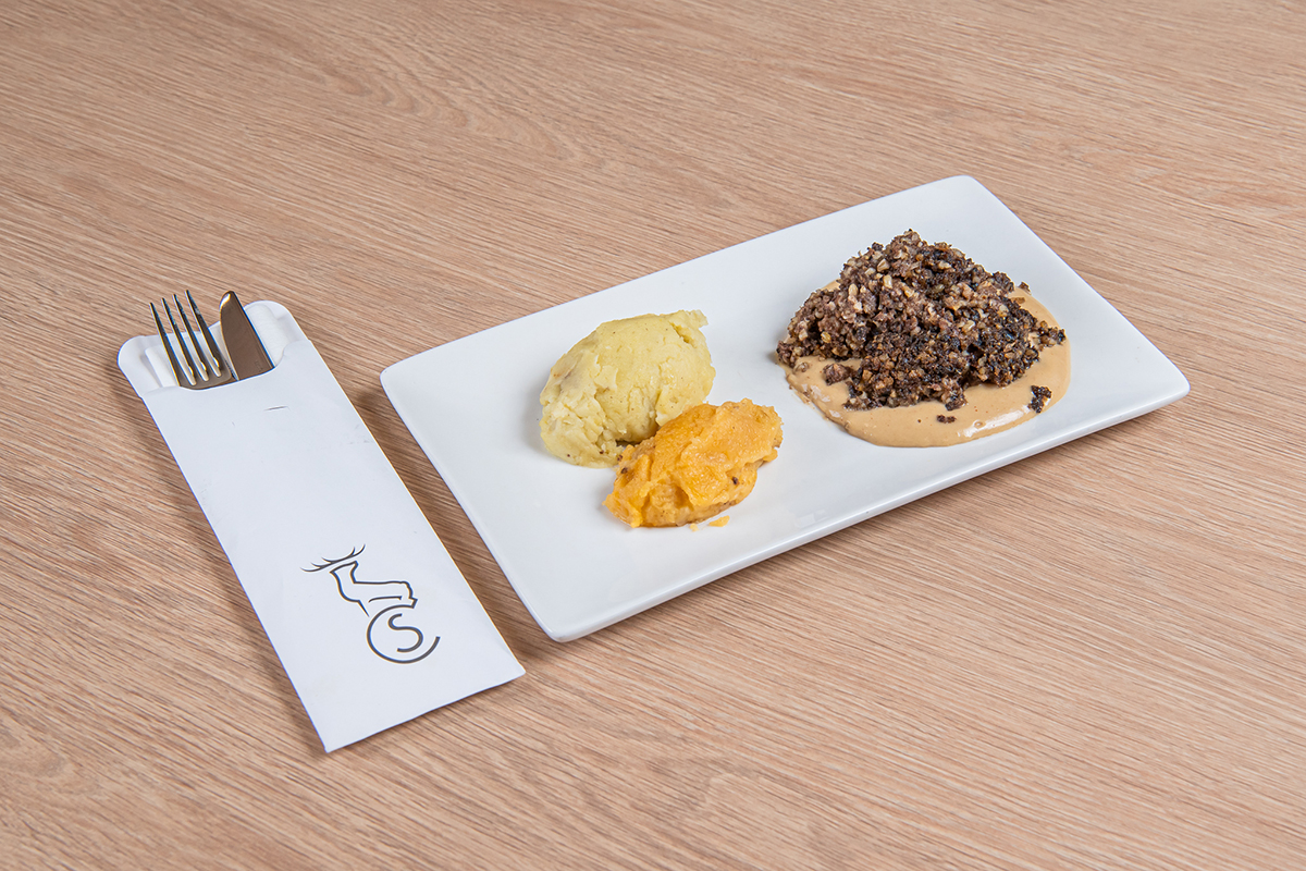 Traditional Haggis, Neeps & Tatties with a Whisky Sauce